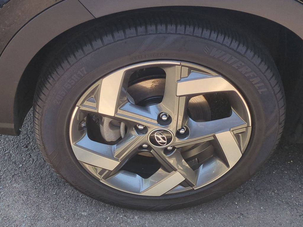 Certified 2022 Hyundai Venue SEL w/ Cargo Package FWD image 9