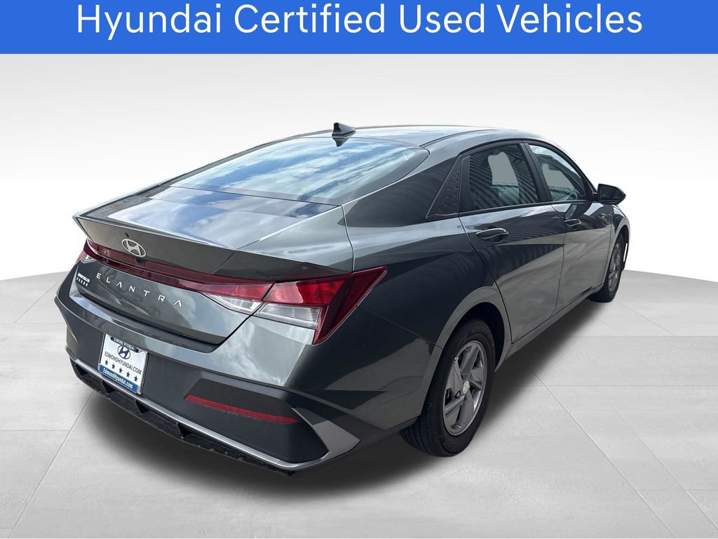 Used 2025 Hyundai Elantra SE image 4