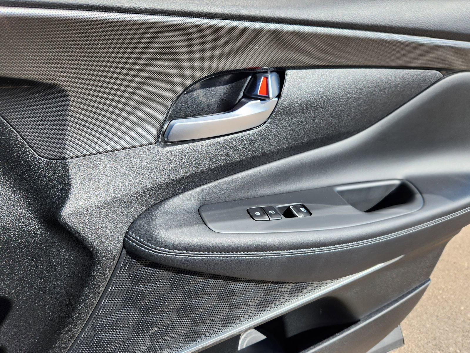 Used 2023 Hyundai Santa Fe SEL w/ Premium Package image 16