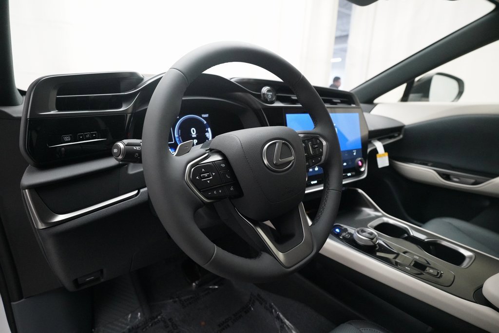 Used 2025 Lexus RZ 300e image 8