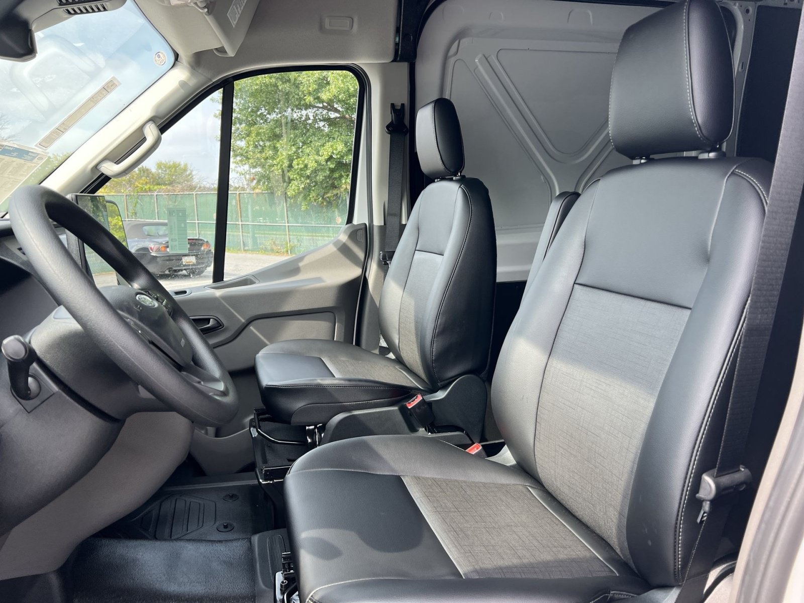 New 2026 Ford Transit 250 148 Medium Roof w/ Load Area Protection Package RWD image 13