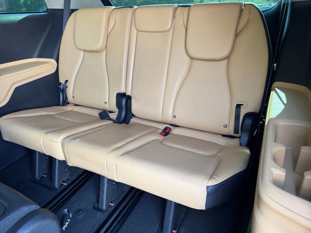 Used 2024 Kia Carnival LX FWD image 15