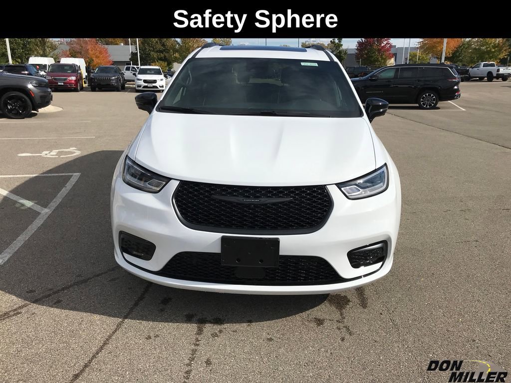 New 2026 Chrysler Pacifica Limited w/ S Appearance Package image 2