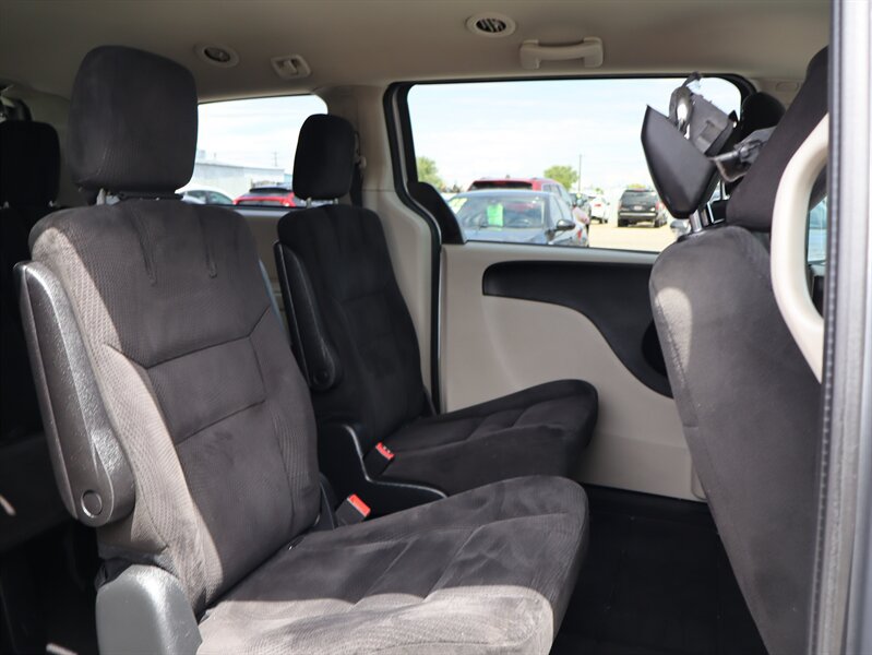 Used 2015 Dodge Grand Caravan SXT FWD image 15