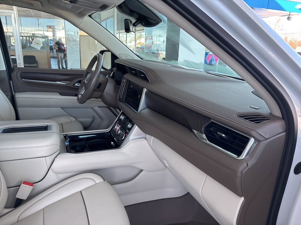 Used 2023 GMC Yukon XL Denali w/ Advanced Technology Package image 41