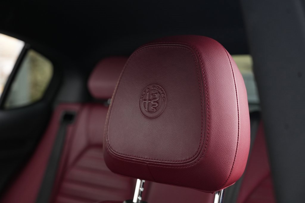 Used 2022 Alfa Romeo Stelvio Sprint image 23