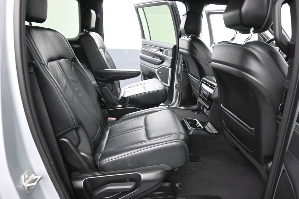 Used 2024 Jeep Wagoneer Series III AWD/4WD image 23