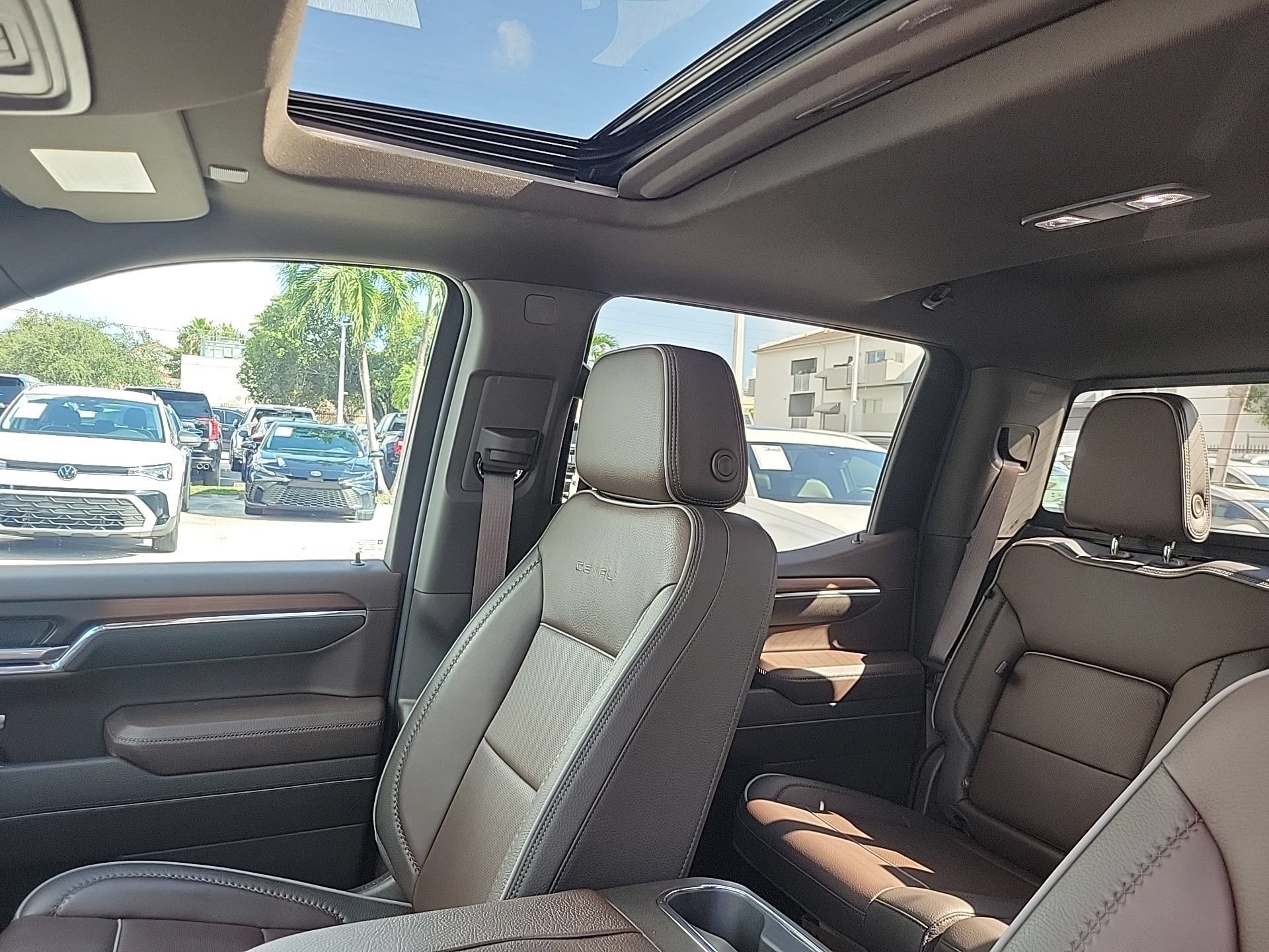Used 2025 GMC Sierra 1500 Denali w/ Denali Reserve Package AWD/4WD image 21