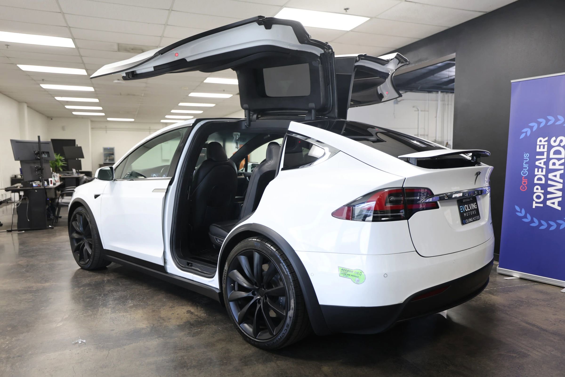 Used 2020 Tesla Model X Long Range AWD/4WD image 14