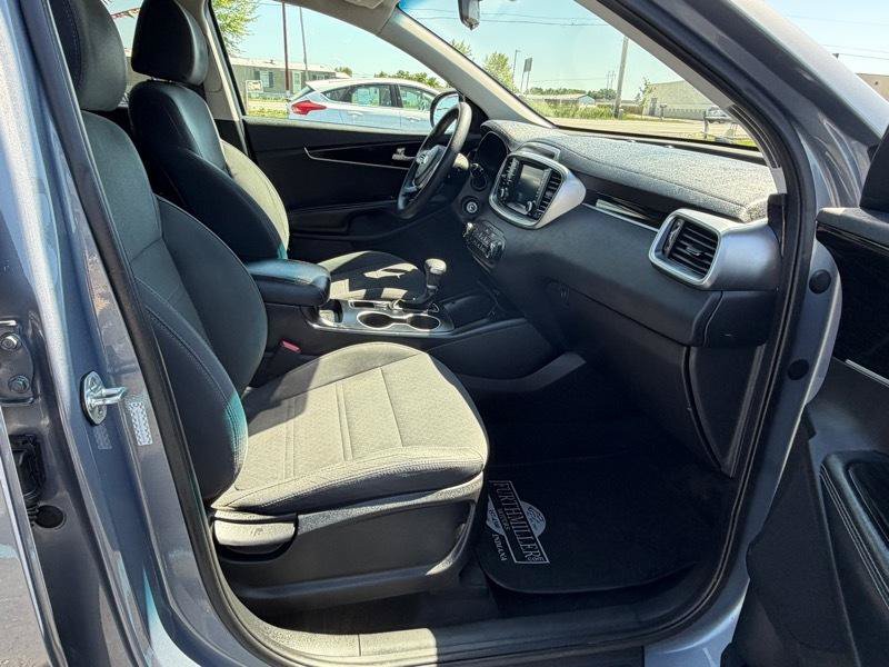 Used 2020 Kia Sorento LX FWD image 8