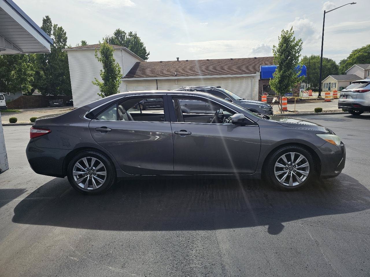Used 2016 Toyota Camry XLE FWD image 13