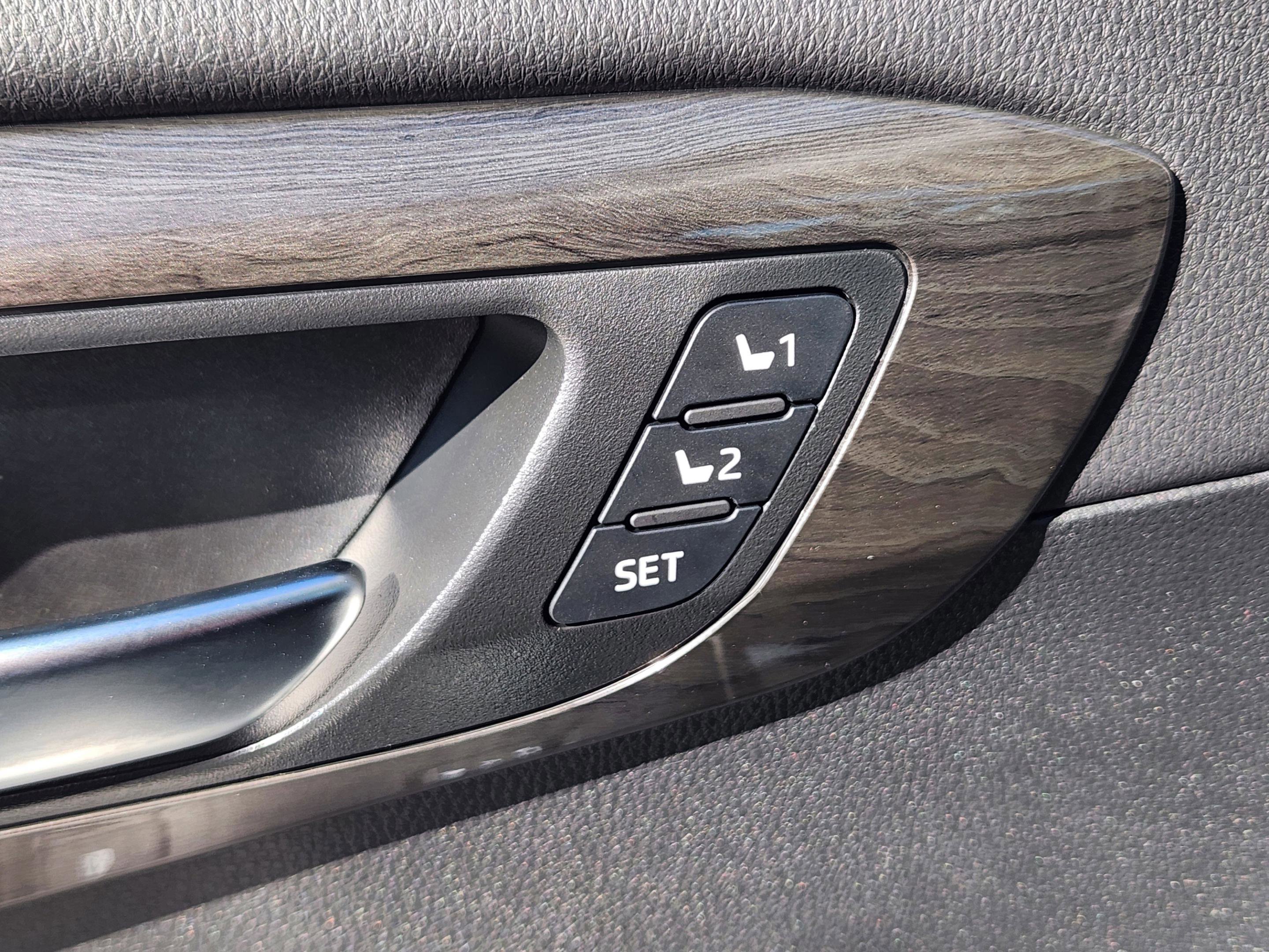 Used 2025 Toyota Highlander Platinum image 23