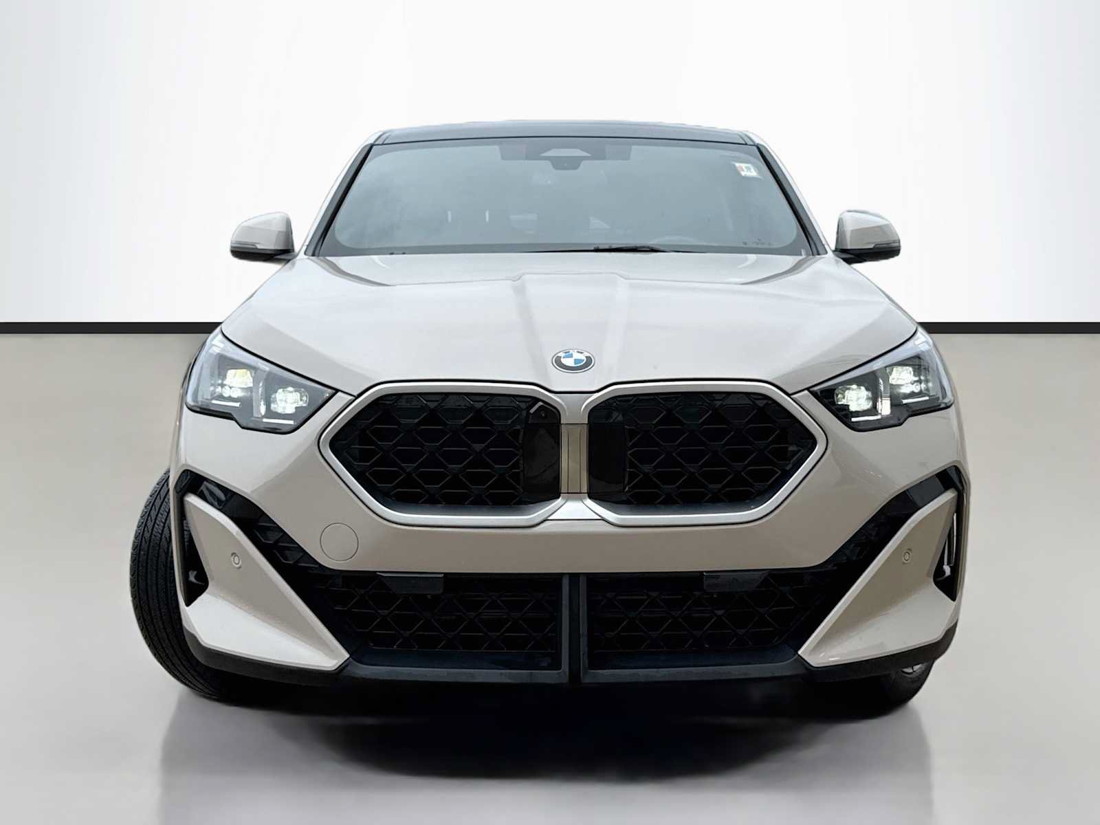 Used 2026 BMW X2 xDrive28i AWD/4WD image 2