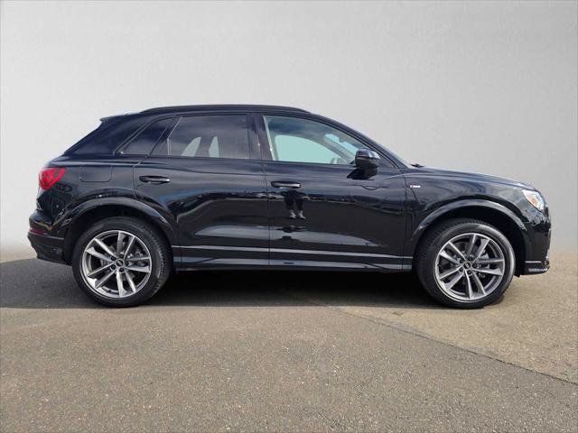 Used 2025 Audi Q3 2.0T Premium w/ Convenience Package AWD/4WD image 2