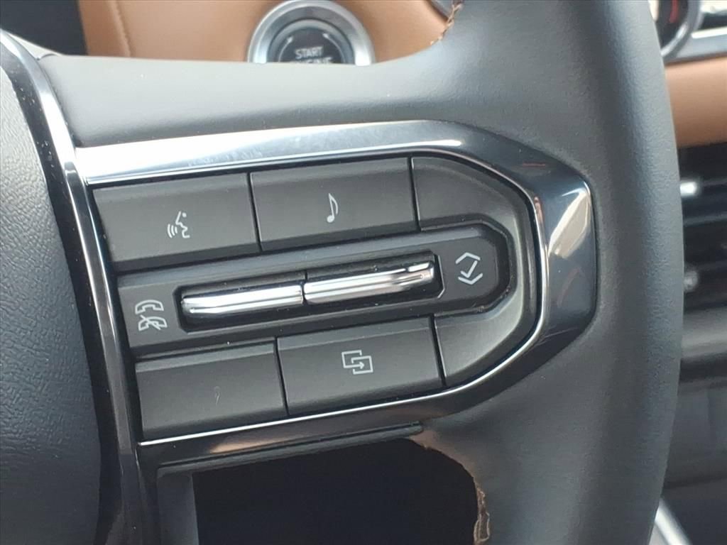 Used 2024 GMC Canyon AT4 w/ Technology Package image 22