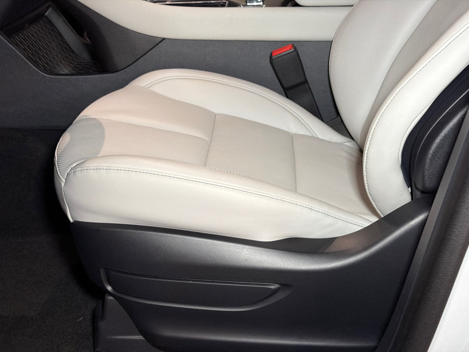 New 2027 Lincoln Aviator AWD image 17