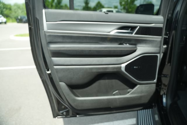 New 2026 Jeep Grand Wagoneer L Limited AWD/4WD image 15