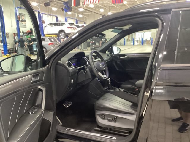 Certified 2023 Volkswagen Tiguan SE R-Line AWD/4WD image 11
