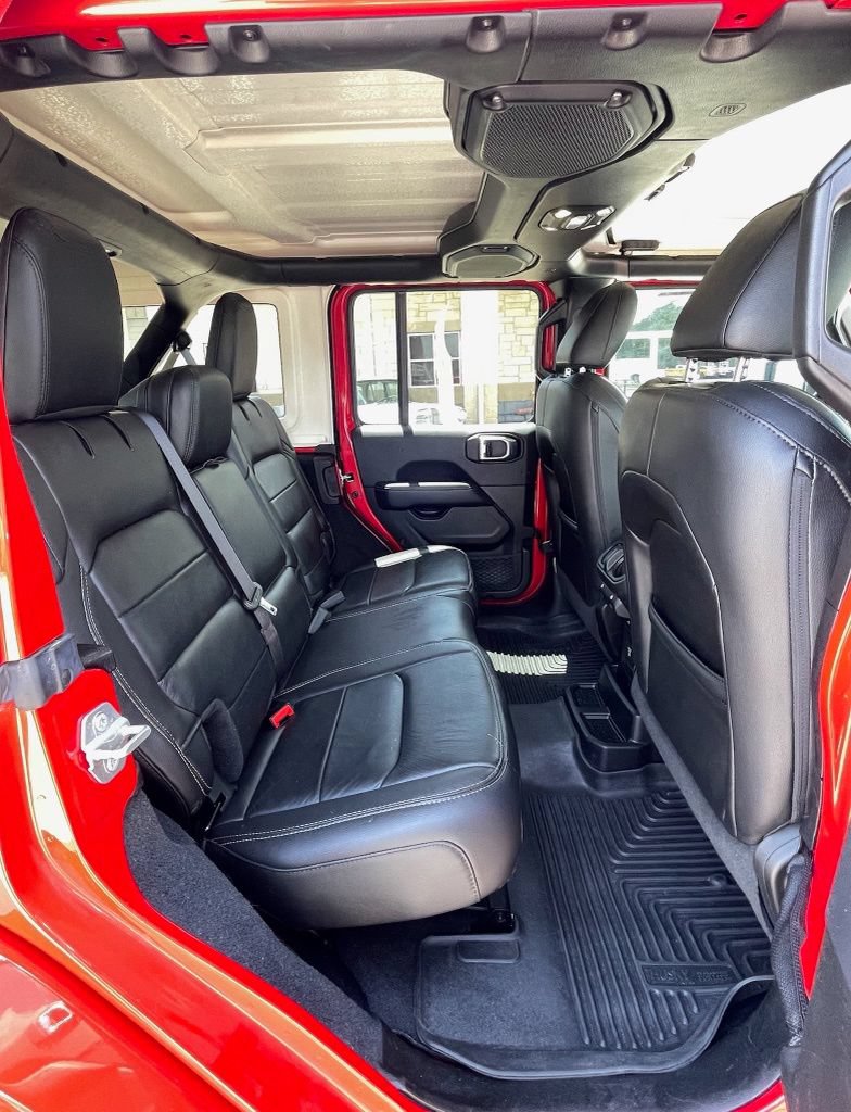 Used 2019 Jeep Wrangler Unlimited Sahara AWD/4WD image 31