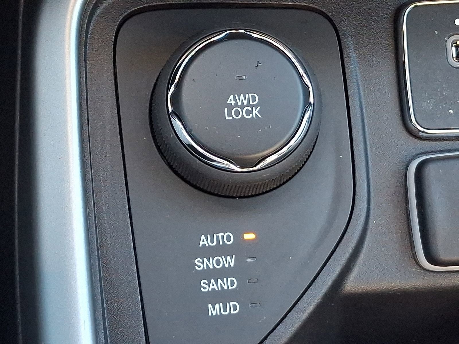 Used 2020 Jeep Compass Latitude w/ Cold Weather Group image 25