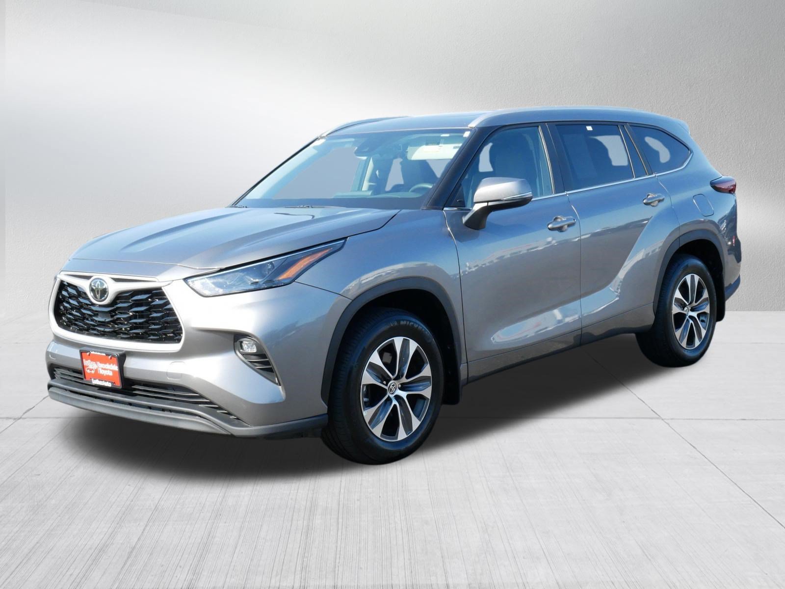 Certified 2026 Toyota Highlander XLE AWD/4WD image 3