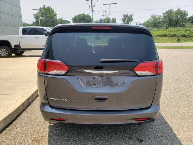 Used 2017 Chrysler Pacifica Touring FWD image 5