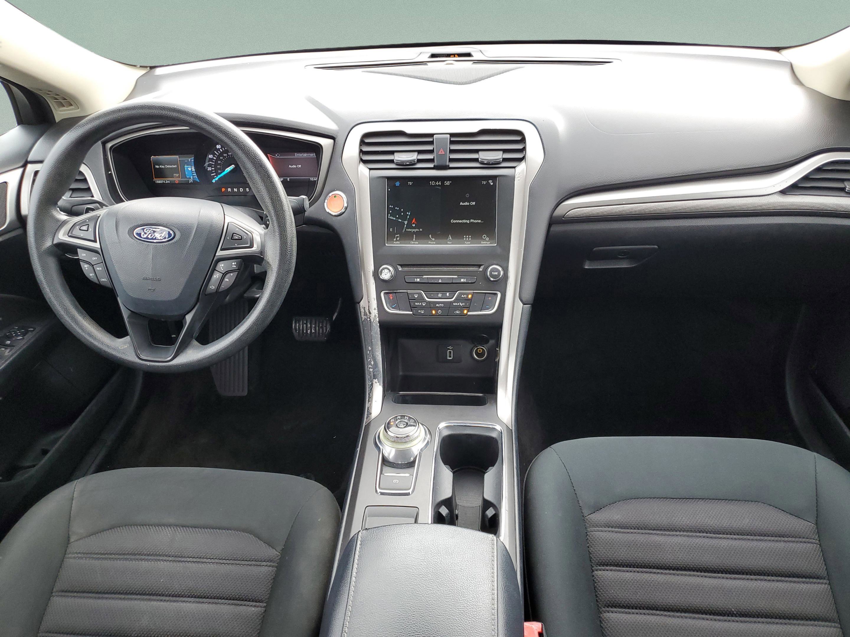 Used 2018 Ford Fusion SE w/ Fusion SE Technology Package FWD image 7