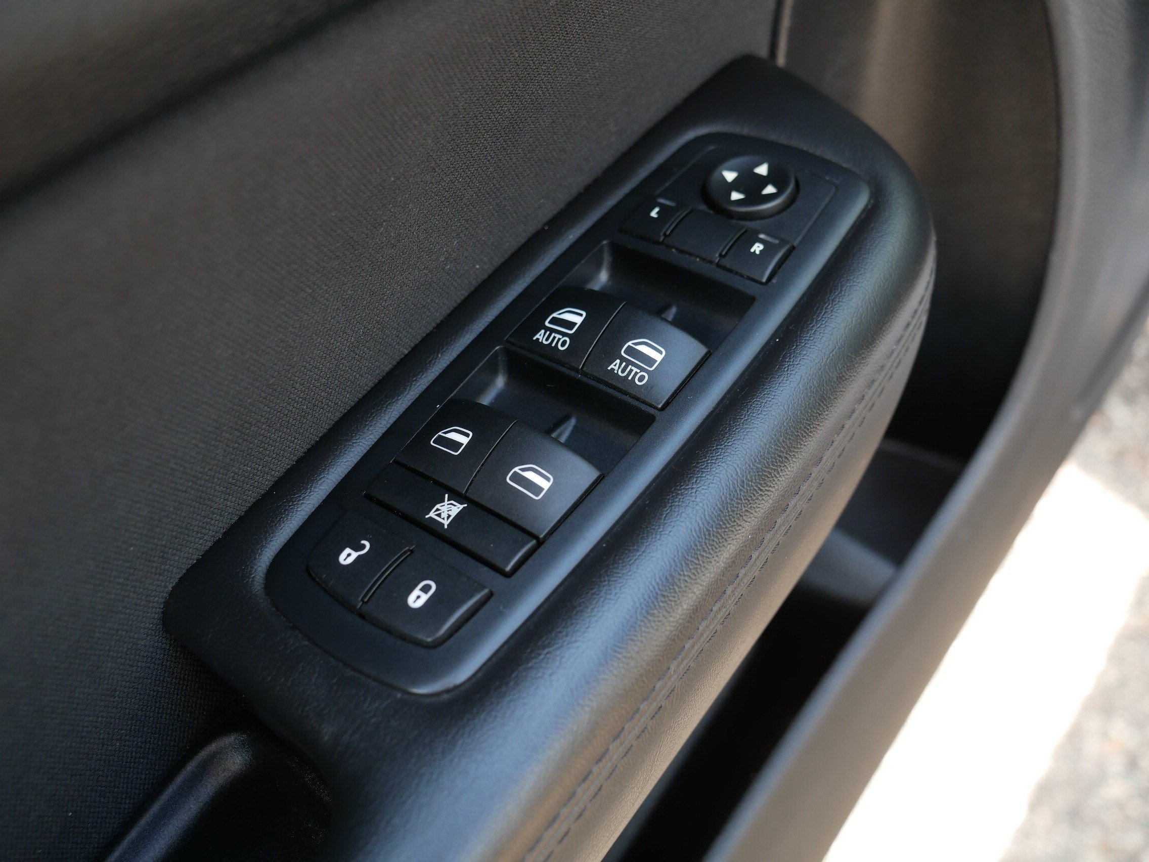 Used 2016 Chrysler 200 Limited w/ Convenience Group FWD image 19