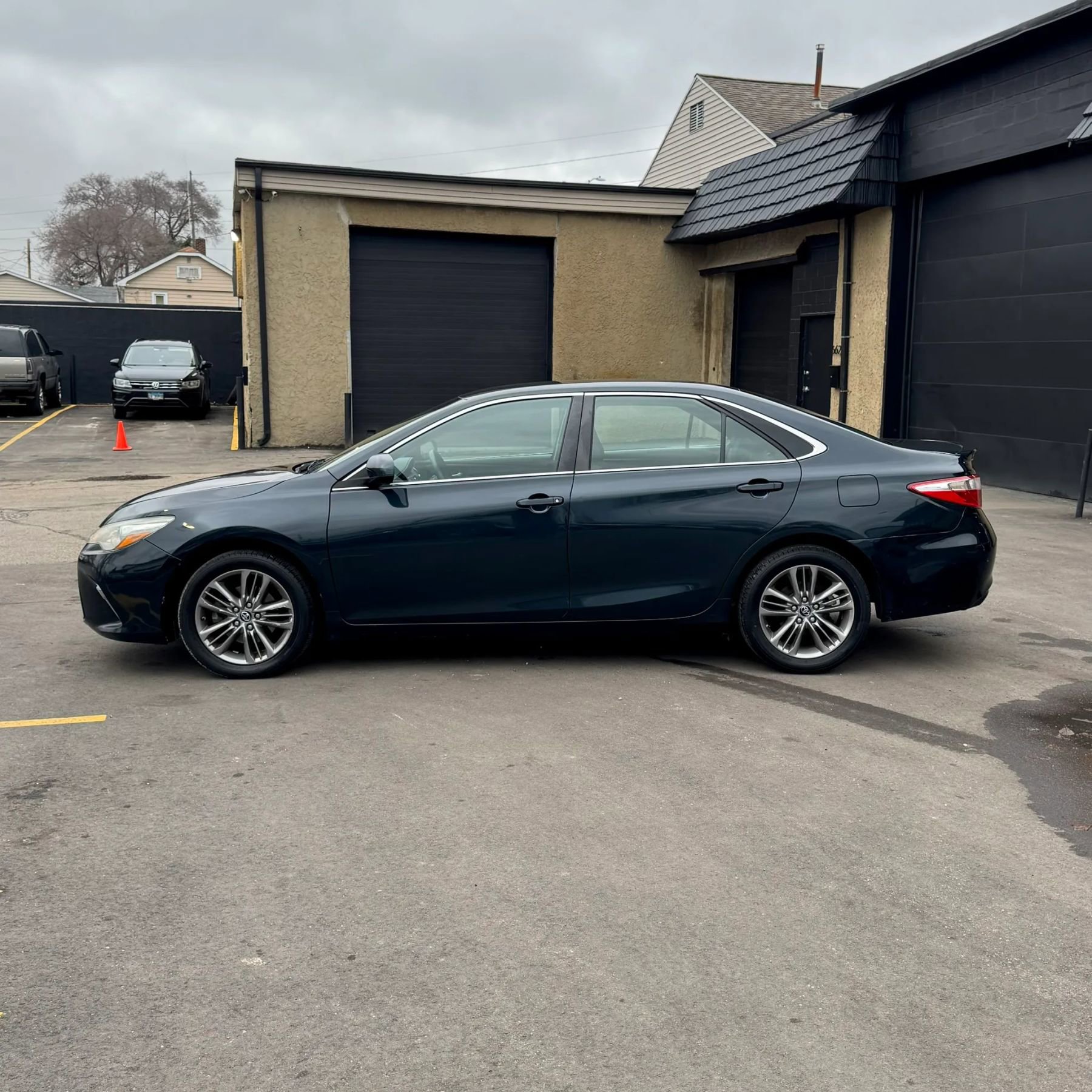 Used 2017 Toyota Camry SE FWD image 12