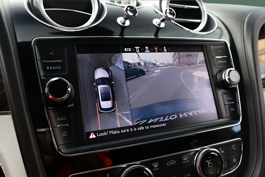 Used 2020 Bentley Bentayga Design Series image 26