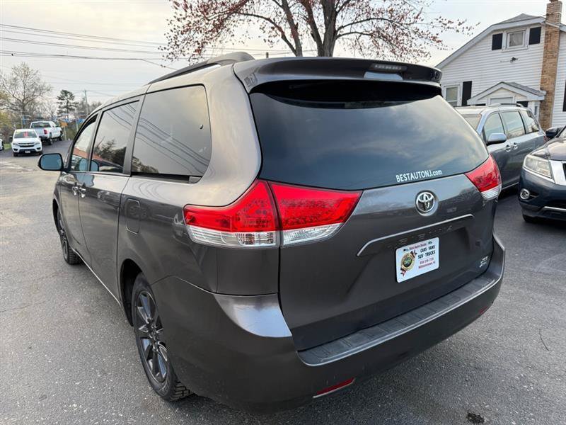 Used 2011 Toyota Sienna XLE AWD/4WD image 2