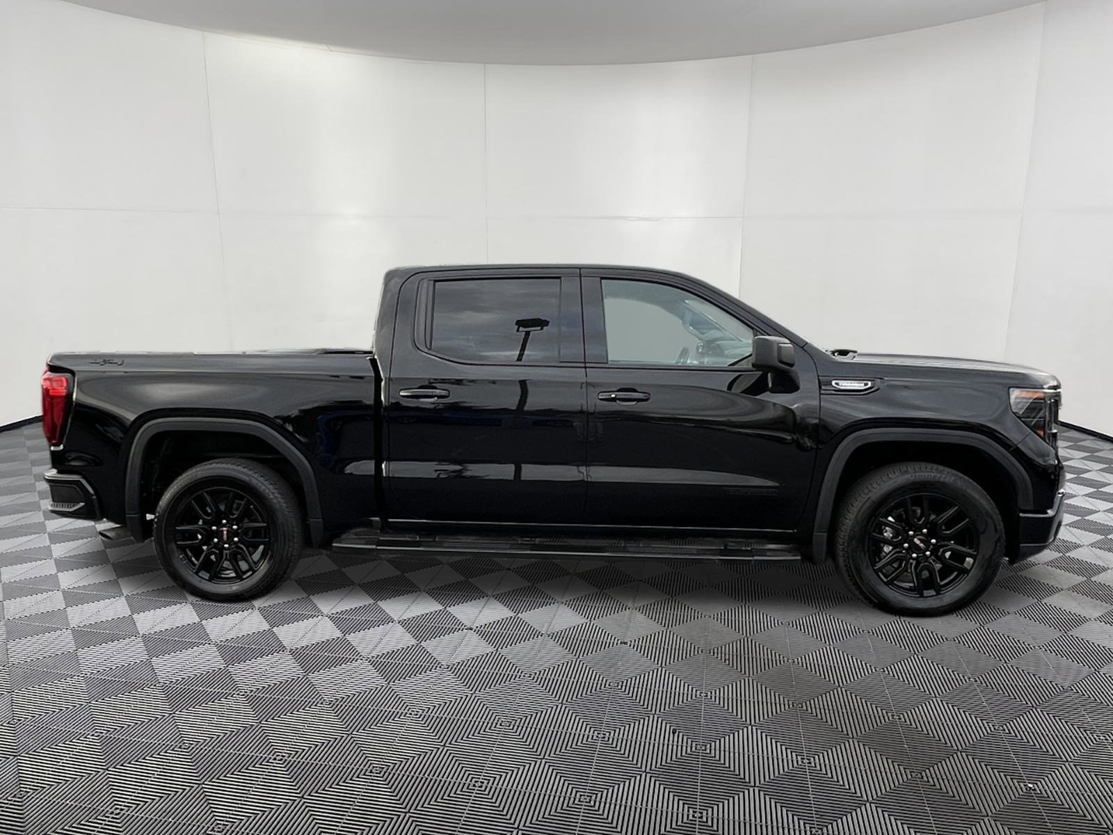 Used 2025 GMC Sierra 1500 Elevation image 7