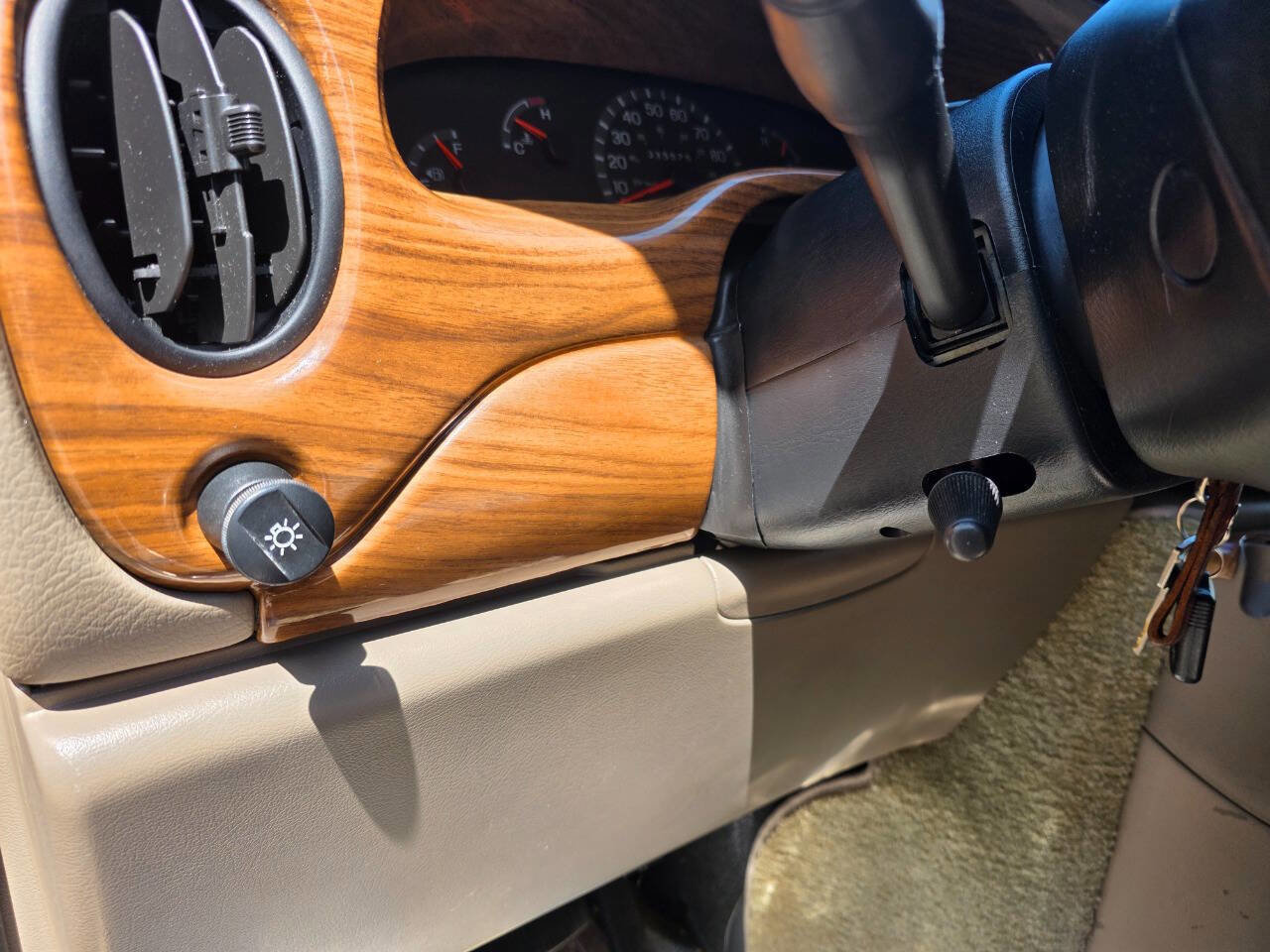 Used 2002 Ford E-150 and Econoline 150 image 14