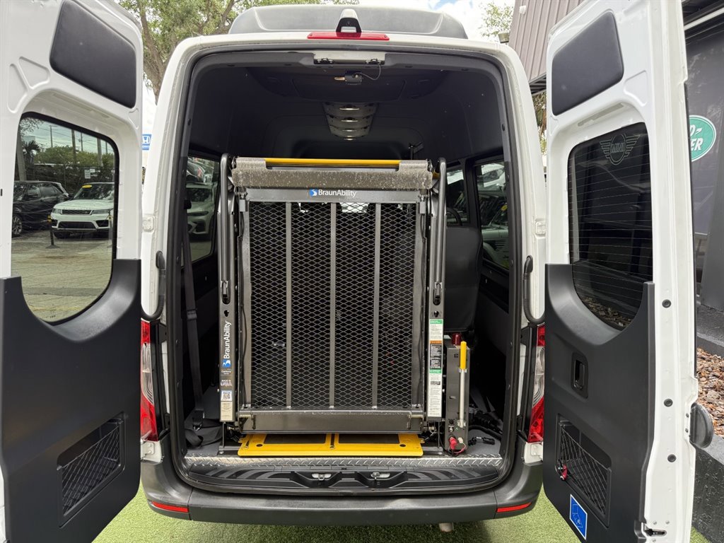 Used 2021 Mercedes-Benz Sprinter 2500 image 14
