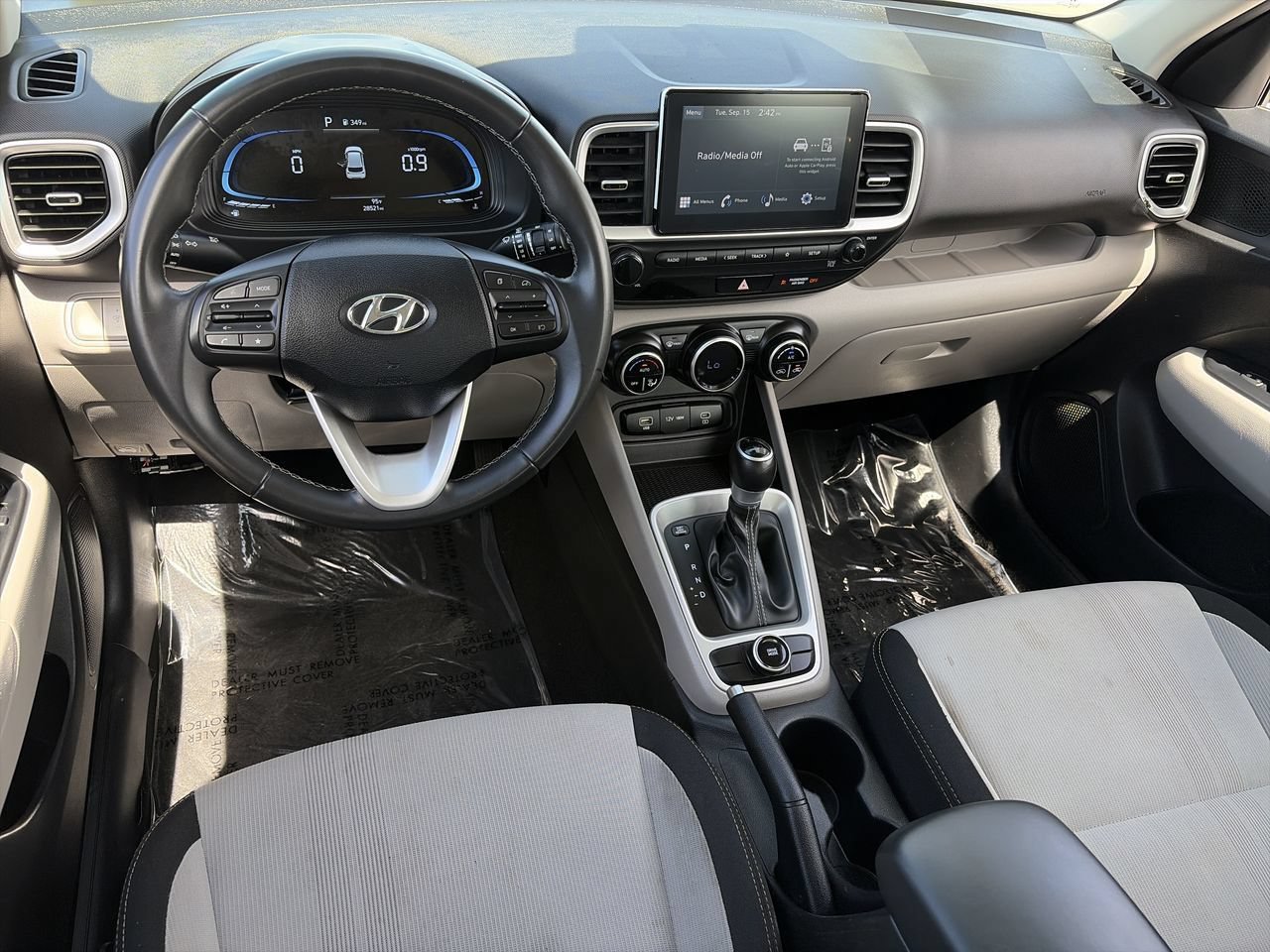 Used 2025 Hyundai Venue SEL FWD image 19