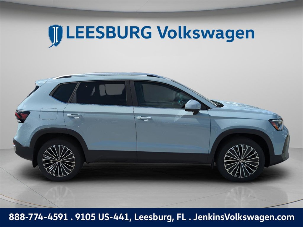 New 2026 Volkswagen Taos SE image 3