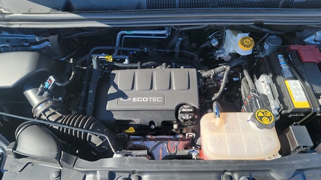 Used 2020 Chevrolet Trax LT w/ Sun & Sound Package image 10