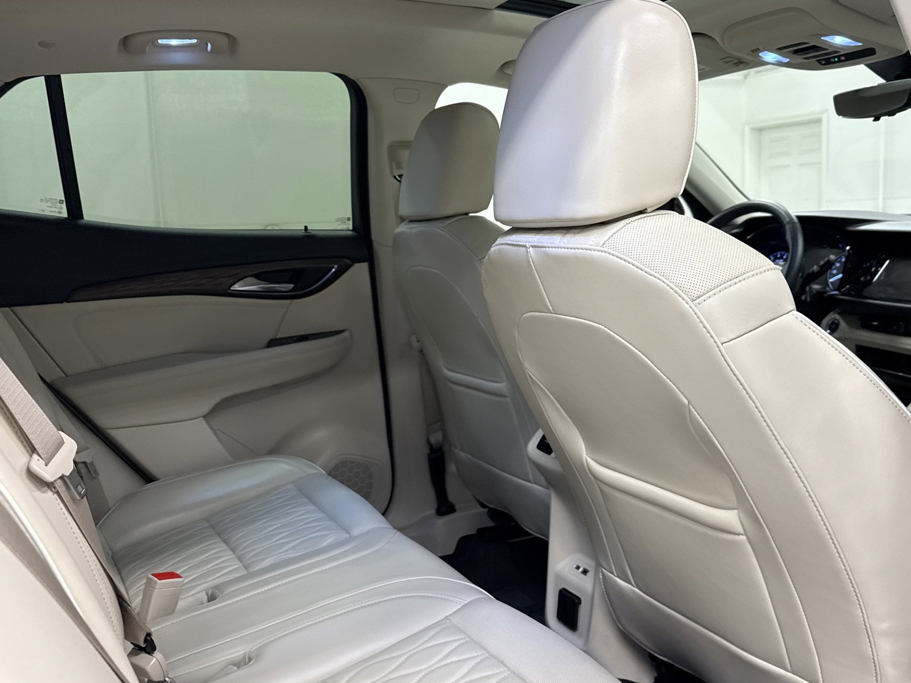 Used 2023 Buick Envision Avenir image 22