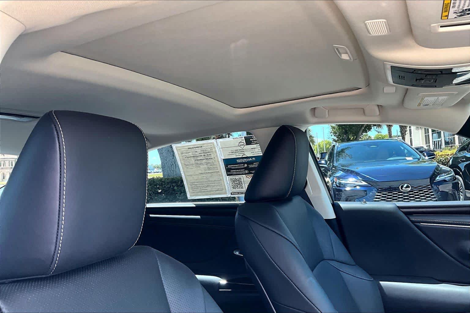 Used 2025 Lexus ES 300h w/ Premium Package FWD image 14