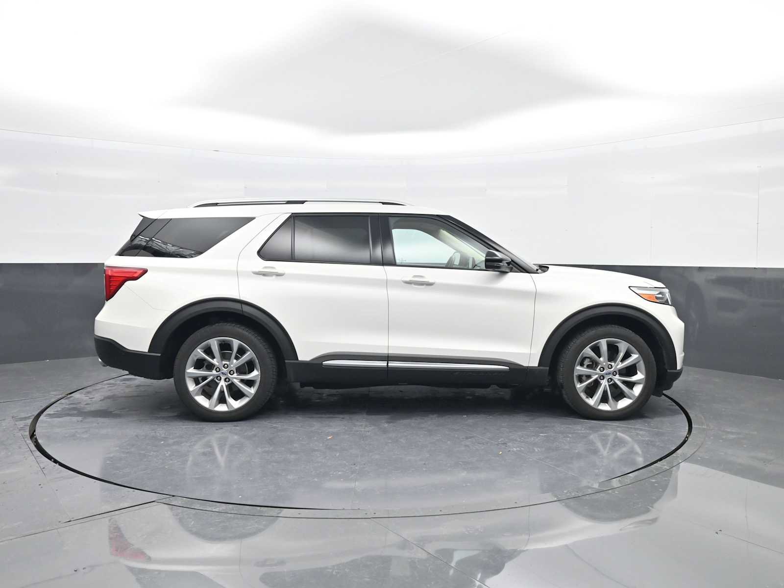 Used 2021 Ford Explorer Platinum w/ Equipment Group 601A image 9