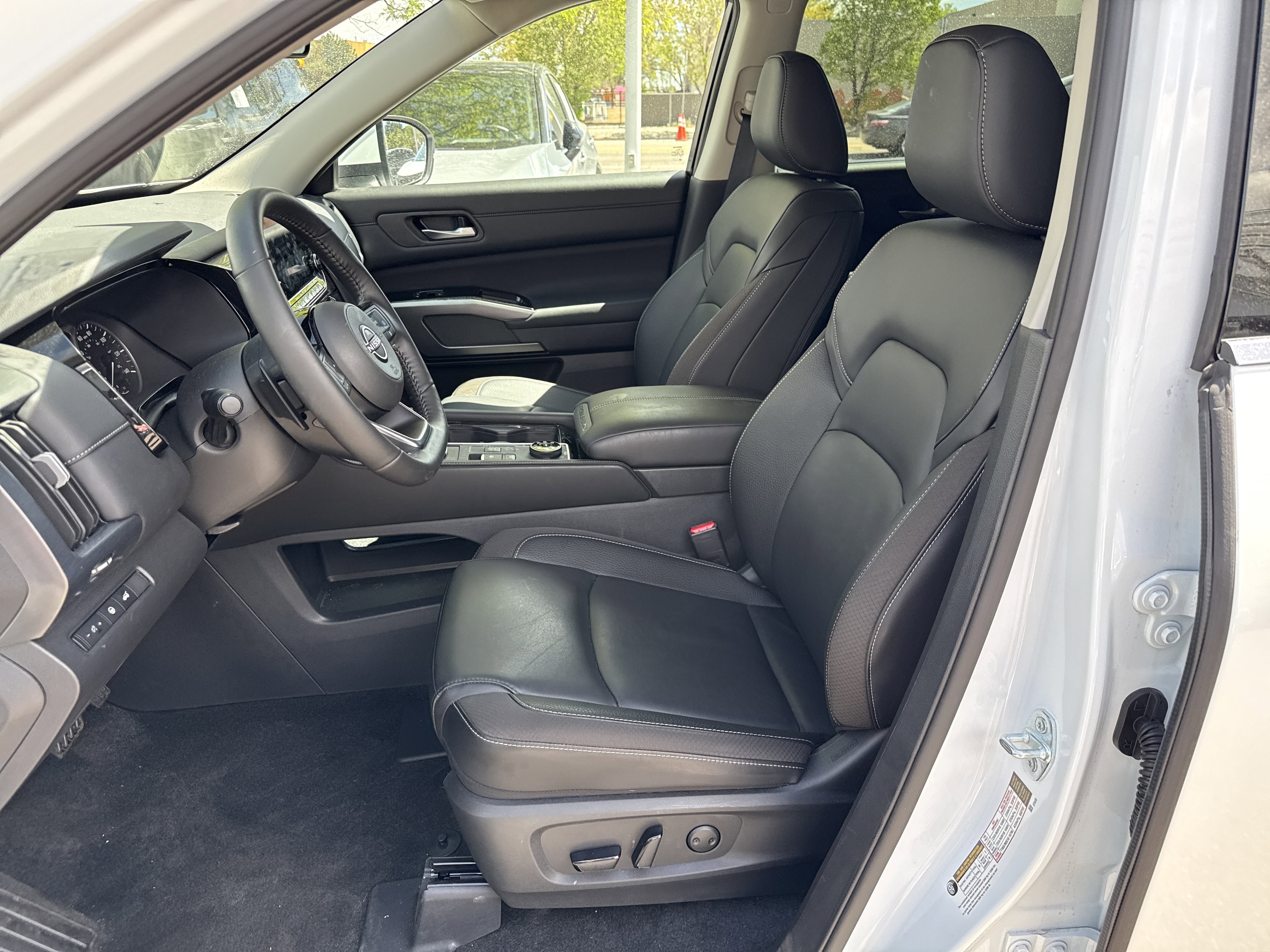 Certified 2025 Nissan Pathfinder SL AWD/4WD image 16