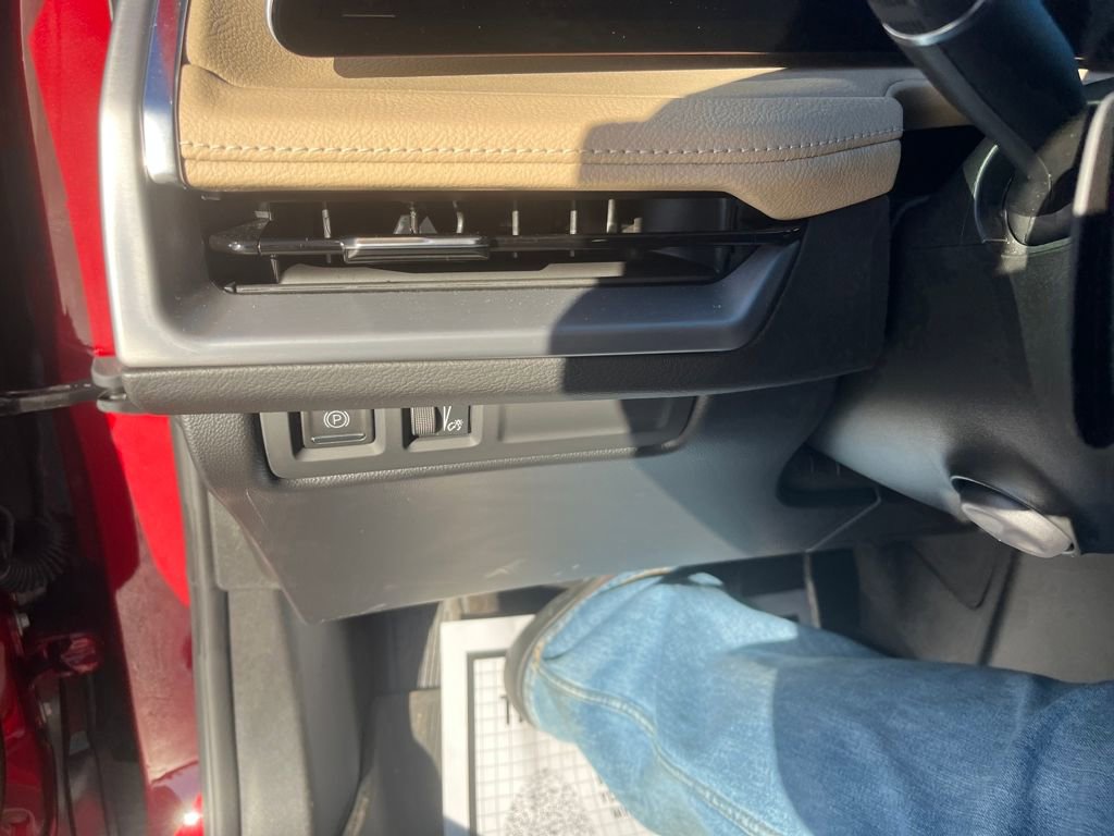 Used 2025 Cadillac XT4 Premium Luxury w/ Technology Package image 13