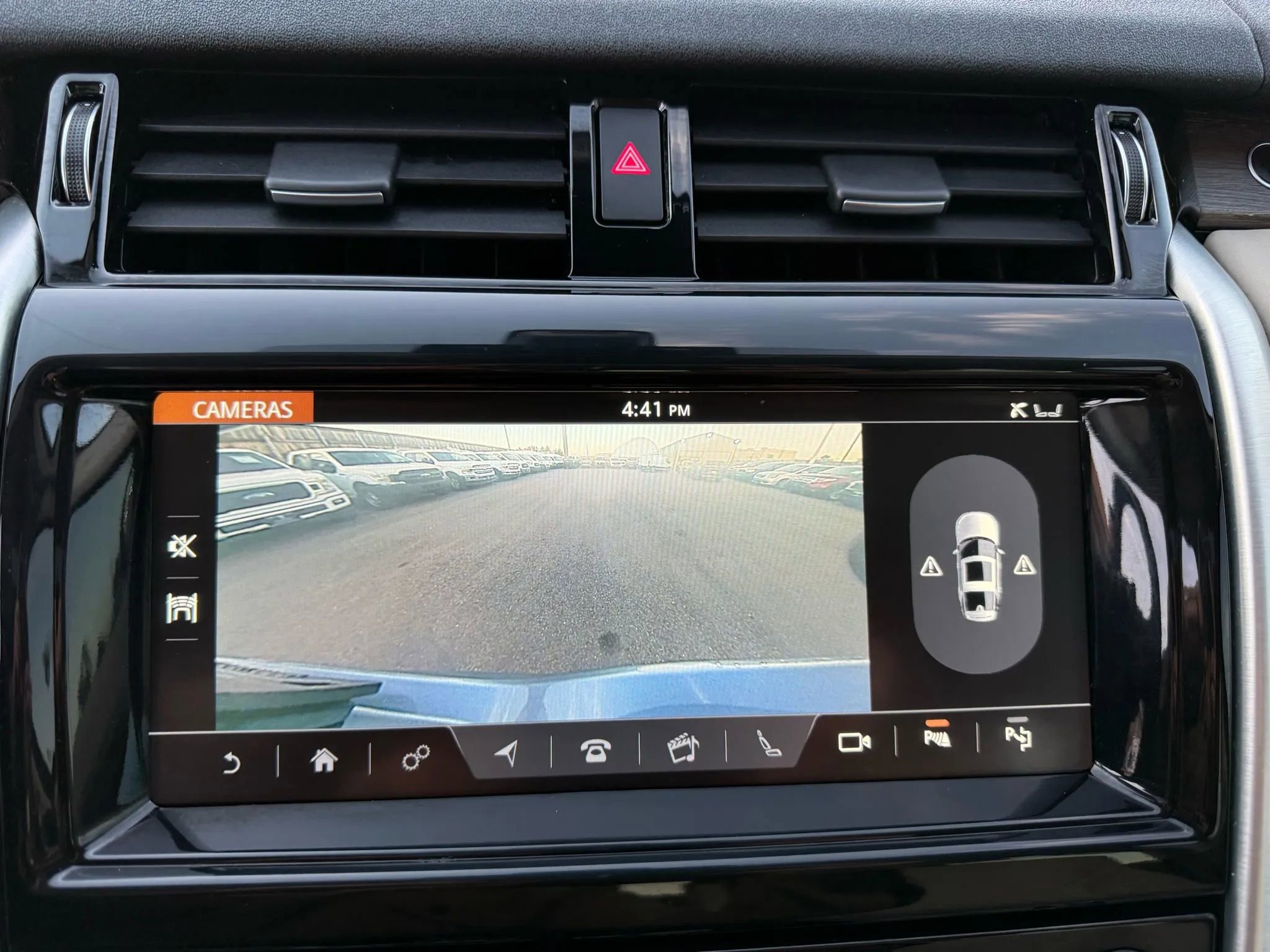 Used 2019 Land Rover Discovery HSE image 40