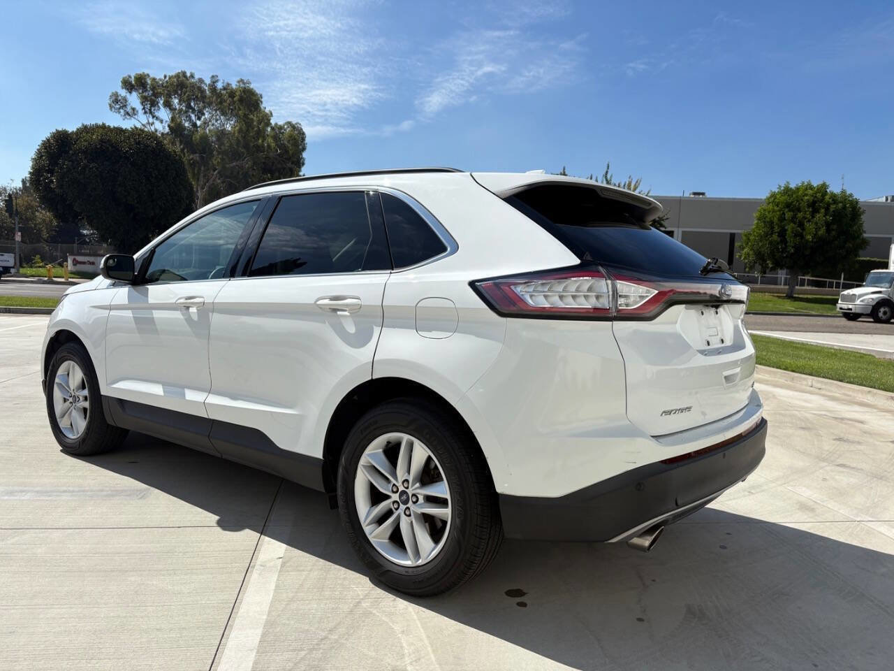 Used 2015 Ford Edge SEL image 4