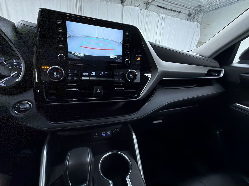 Used 2022 Toyota Highlander XLE image 21