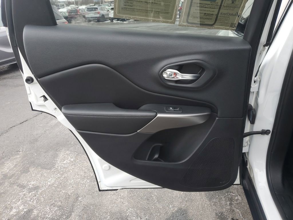 Used 2019 Jeep Cherokee Latitude Plus image 24