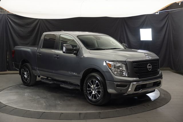 Used 2024 Nissan Titan SV w/ SV Convenience Package image 2