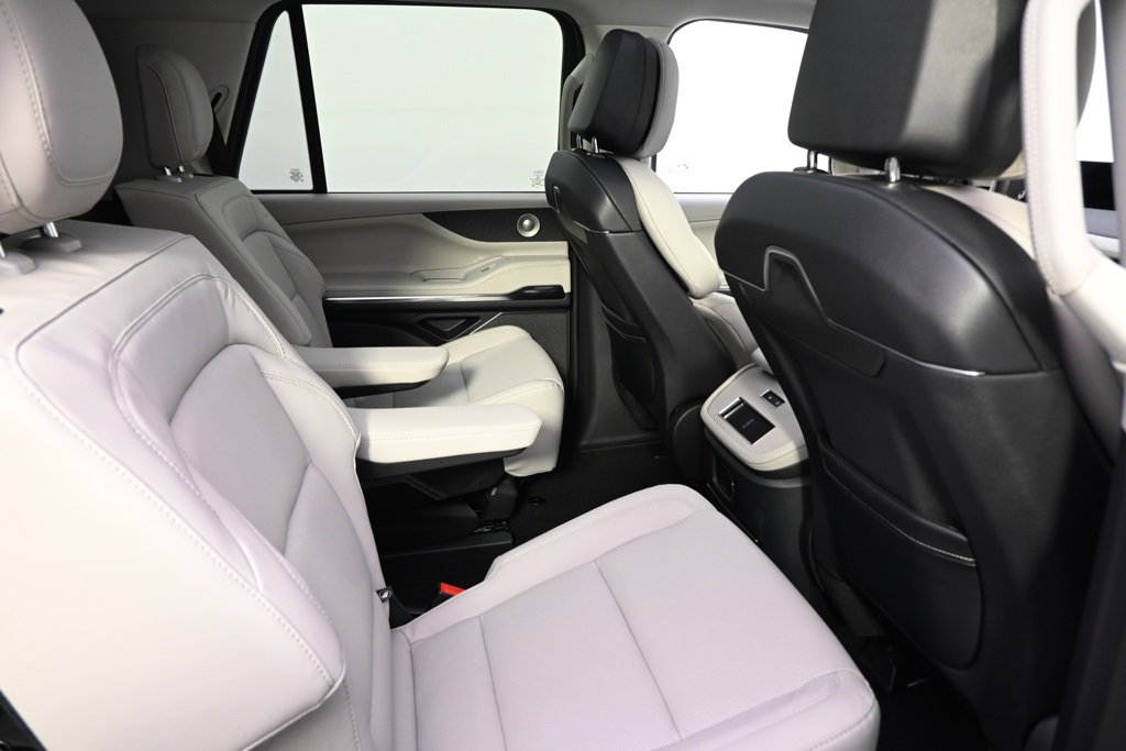 New 2025 Lincoln Navigator Reserve image 18