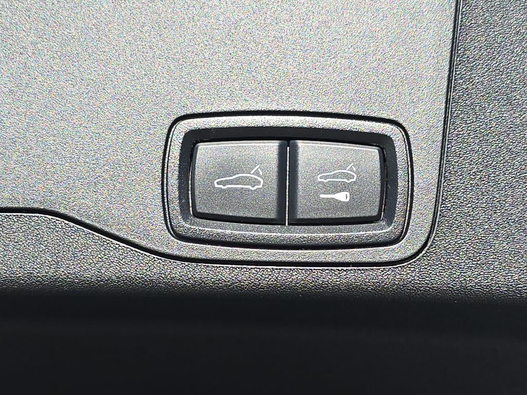 Used 2024 Porsche Taycan GTS image 16