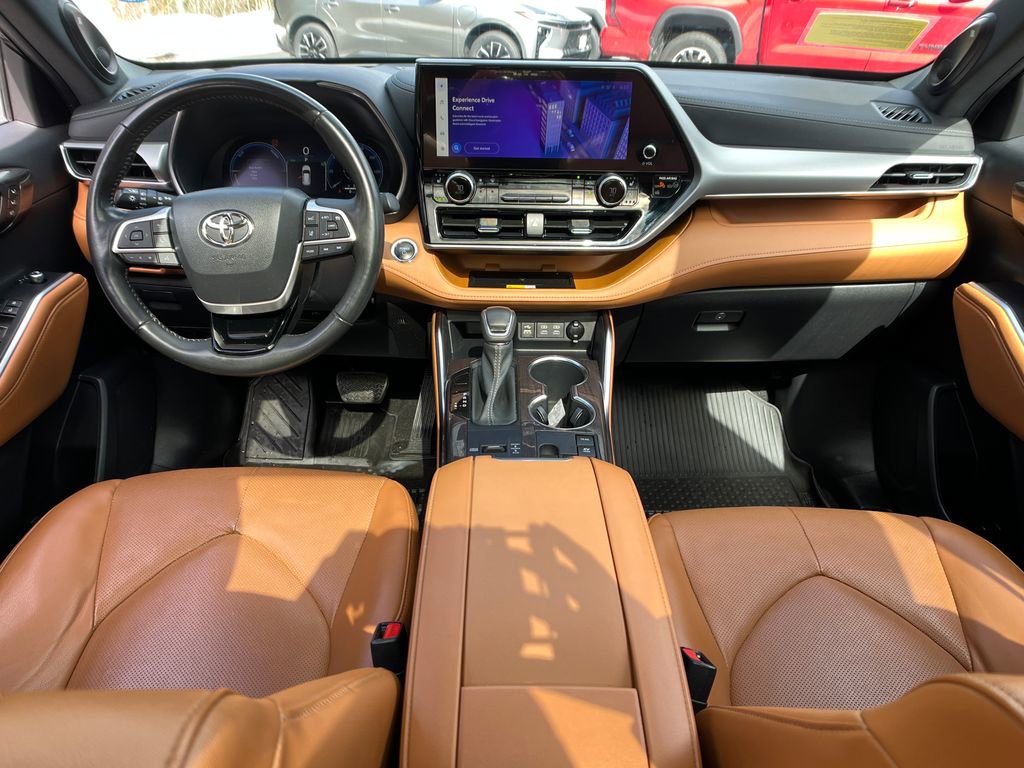 Used 2023 Toyota Highlander Platinum image 14